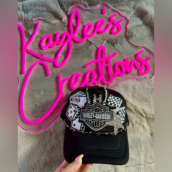 Harley Davidson trucker hat with star chain. New never worn. - Picture 1 of 3